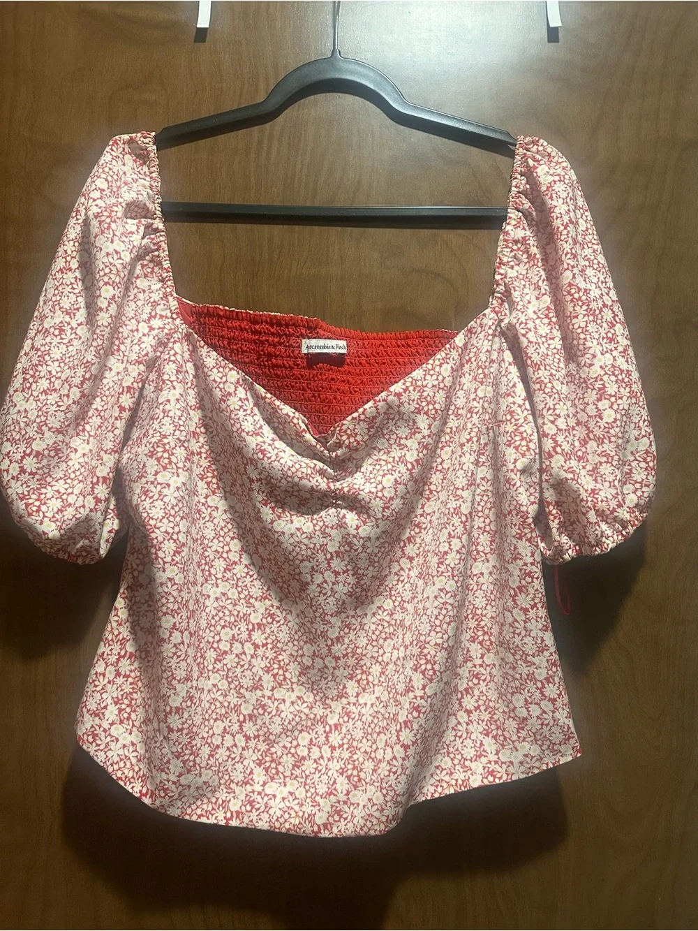 Abercrombie & Fitch Red and Cream Floral Puff Sleeve Top